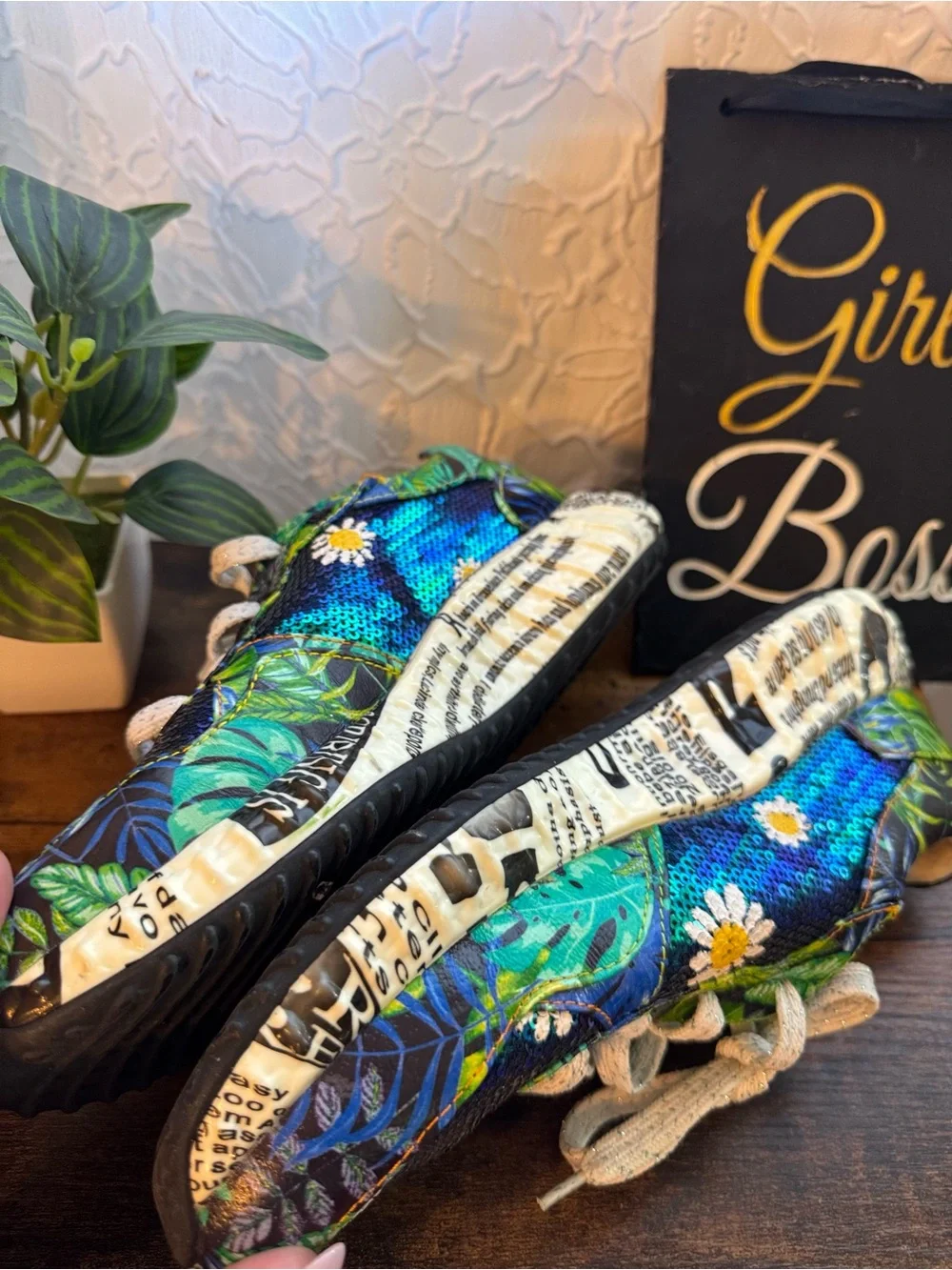 L'ATISTE Green Floral Daisy Slip-On Sneakers